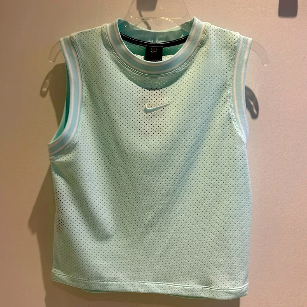 Nike Athletic Top NEW